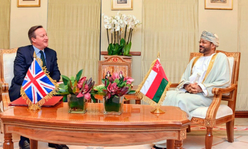 ബ്രിട്ടീഷ് വിദേശ-വികസനകാര്യ സെക്രട്ടറി ഡേവിഡ് കാമറൂൺ ഒമാൻ വിദേശകാര്യമന്ത്രി സയ്യിദ് ബദർ ബിൻ ഹമദ് അൽ ബുസൈദിയുമായി ചർച്ച നടത്തുന്നു ബ്രിട്ടീഷ് വിദേശ-വികസനകാര്യ സെക്രട്ടറി ഡേവിഡ് കാമറൂൺ ഒമാൻ വിദേശകാര്യമന്ത്രി സയ്യിദ് ബദർ ബിൻ ഹമദ് അൽ ബുസൈദിയുമായി ചർച്ച നടത്തുന്നു