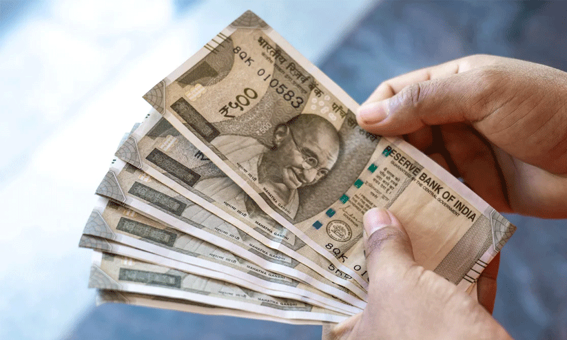 വി​നി​മ​യ നി​ര​ക്ക് കു​റ​ഞ്ഞു, റി​യാ​ലി​ന് 215 രൂപ