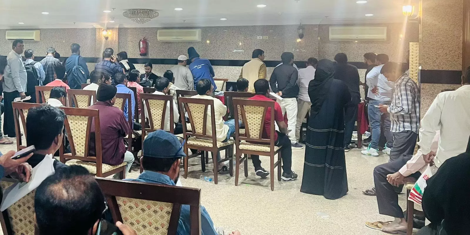 യാംബുവിലെ കോൺസുലാർ സന്ദർശനം: തിരക്കിൽ വലഞ്ഞ് പ്രവാസികൾ യാംബുവിലെ കോൺസുലാർ സന്ദർശനം: തിരക്കിൽ വലഞ്ഞ് പ്രവാസികൾ