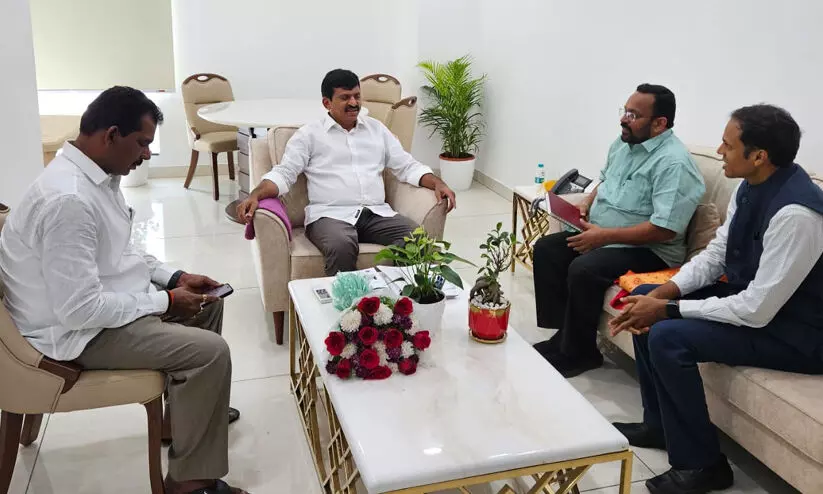 മന്ത്രി കെ. രാജൻ തെലങ്കാന റവന്യുമന്ത്രി പി. ശ്രീനിവാസ റെഡ്ഡിയുമായി കൂടിക്കാഴ്ച നടത്തി മന്ത്രി കെ. രാജൻ തെലങ്കാന റവന്യുമന്ത്രി പി. ശ്രീനിവാസ റെഡ്ഡിയുമായി കൂടിക്കാഴ്ച നടത്തി