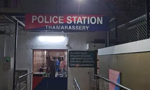 ഈങ്ങാപ്പുഴ സ്വദേശിനിക്ക് അമേരിക്കൻ സുഹൃത്ത് ‘സ്വ​ർ​ണ​വും ഡോ​ള​റും’ അയച്ചു; തട്ടിയെടുത്തത് 15.25 ല​ക്ഷം രൂ​പ