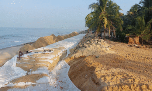 കര കാക്കാൻ ജിയോബാഗ് കടൽഭിത്തി