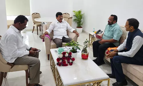 മന്ത്രി കെ. രാജൻ തെലങ്കാന റവന്യുമന്ത്രി പി. ശ്രീനിവാസ റെഡ്ഡിയുമായി കൂടിക്കാഴ്ച നടത്തി