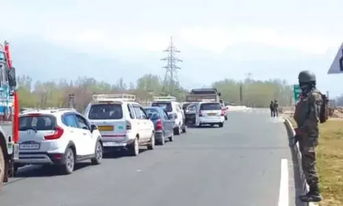 മഞ്ഞുവീഴ്ച: ജമ്മു-ശ്രീനഗർ ദേശീയ പാതയിൽ ഗതാഗതം പുനരാരംഭിച്ചു