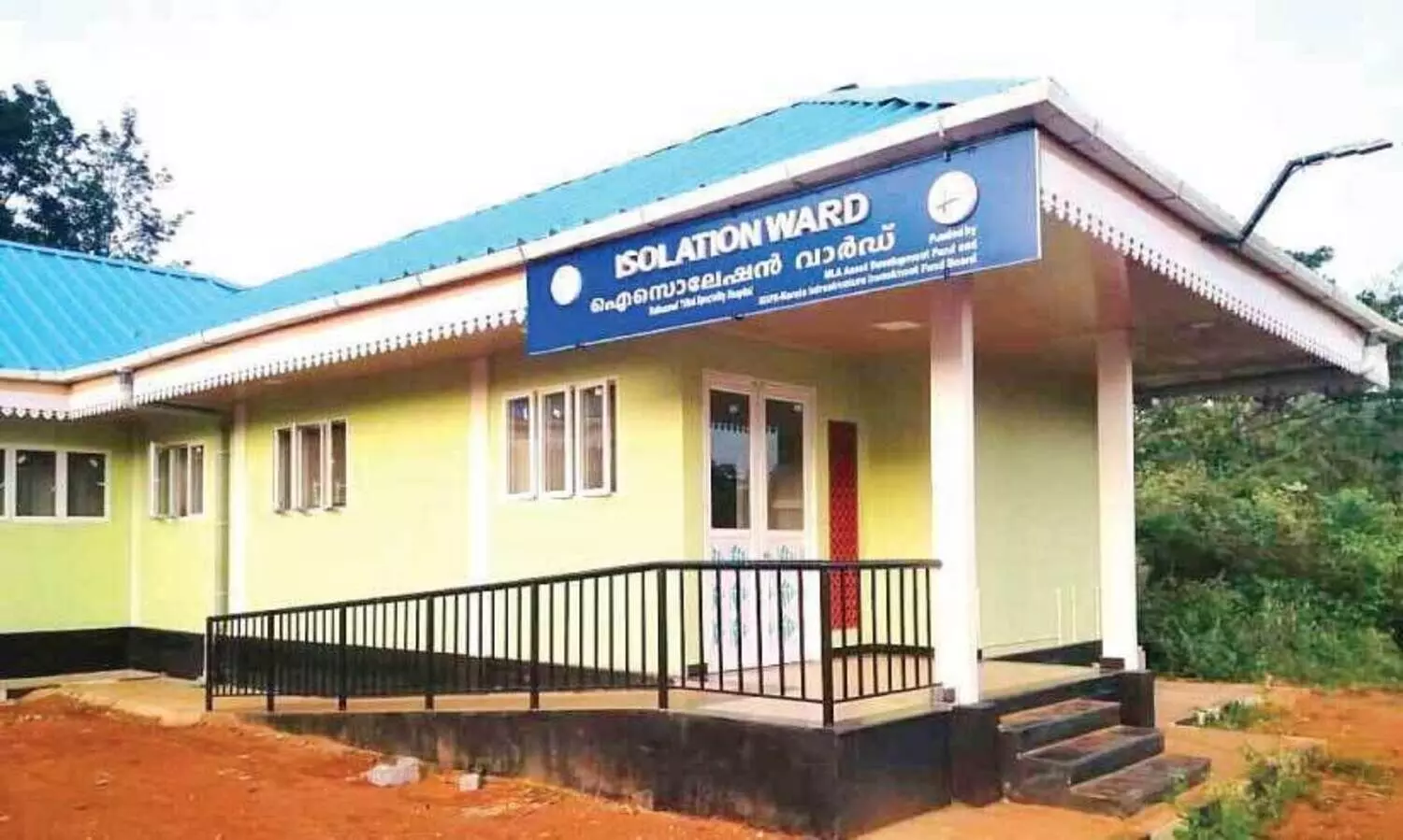 ചൊ​വ്വാ​ഴ്ച മു​ഖ്യ​മ​ന്ത്രി ഉ​ദ്ഘാ​ട​നം ചെ​യ്യു​ന്ന ക​ട​പ്പു​റം പ്രാ​ഥ​മി​ക ആ​രോ​ഗ്യ കേ​ന്ദ്ര​ത്തി​ൽ ഒ​രു​ക്കി​യ ഐ​സൊ​ലേ​ഷ​ൻ വാ​ർ​ഡ്