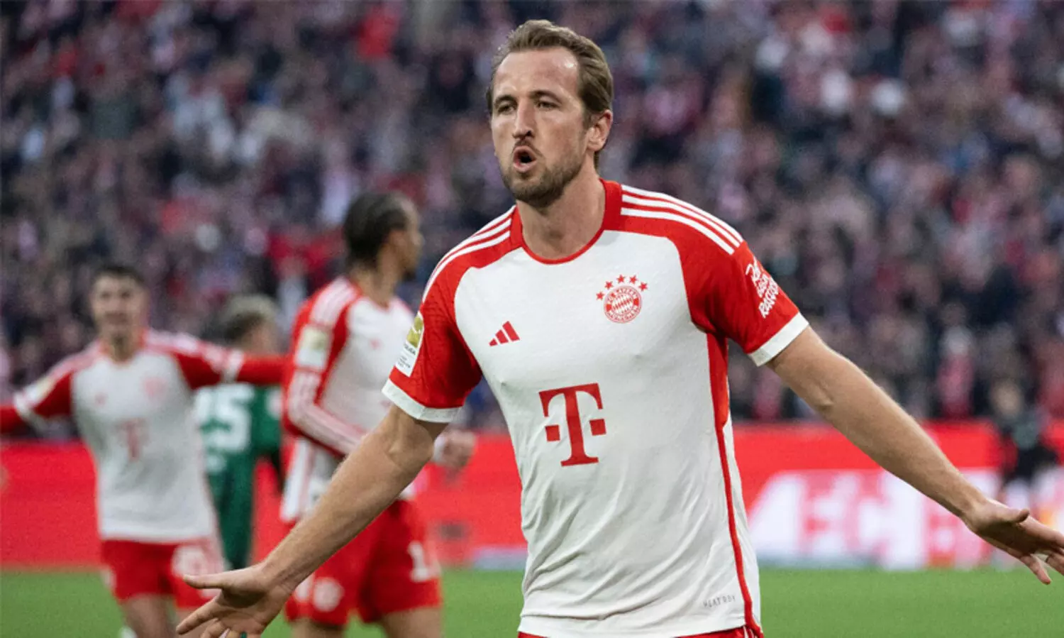 ബുണ്ടസ് ലിഗയിൽ വിട്ടുകൊടുക്കാതെ ബയേണും ലെവർകൂസനും; കിരീടപ്പോര് കനക്കുന്നു