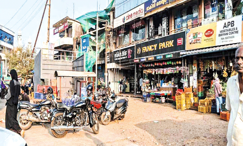 കുടുംബശ്രീ വെജിറ്റബിൾ കിയോസ്ക്  നിർമാണം പ​ഞ്ചാ​യ​ത്ത് തടഞ്ഞു