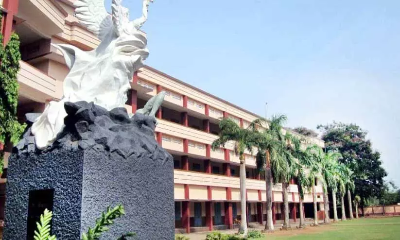 ക​ണ്ണൂ​ർ സെ​ന്റ് മൈ​ക്കി​ൾസ് ആം​ഗ്ലോ ഇ​ന്ത്യ​ൻ ബോ​യ്സ് സ്കൂ​ൾ