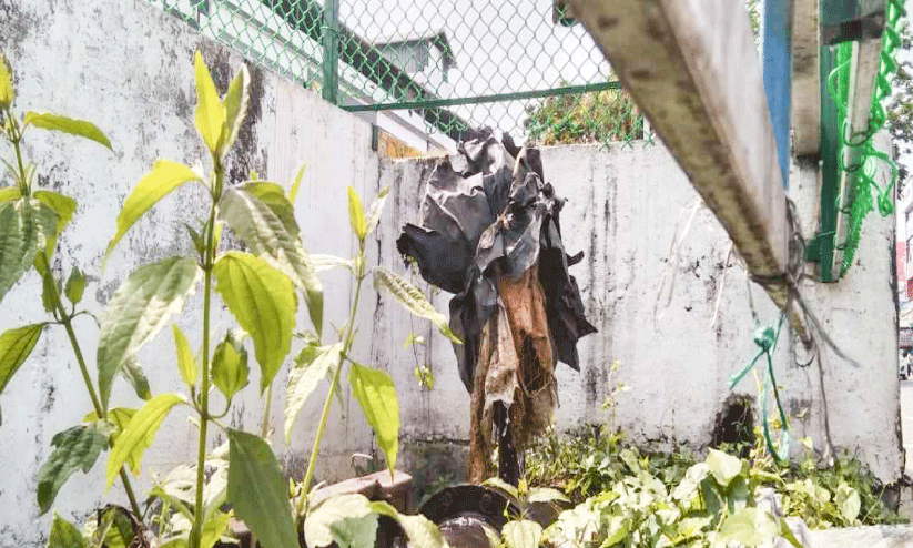 അടൂർ നഗരത്തിൽ കുടിവെള്ളം പാഴാകുന്നു അടൂർ നഗരത്തിൽ കുടിവെള്ളം പാഴാകുന്നു