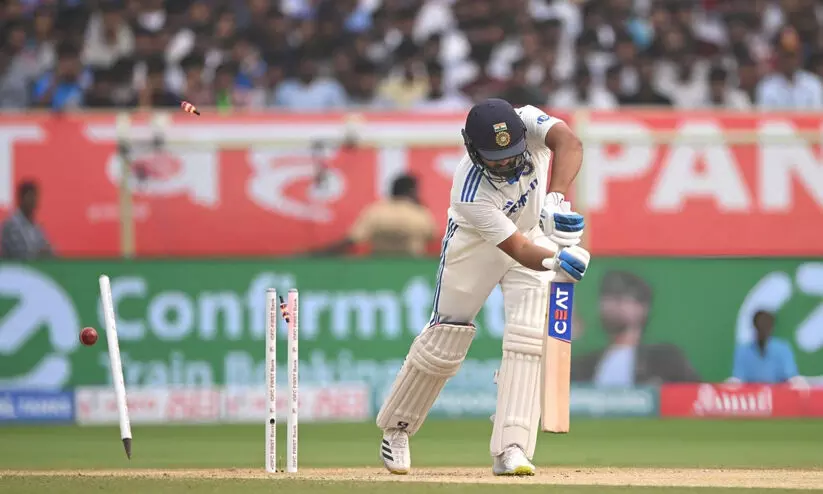 ഓഫ് സ്റ്റമ്പ് നടക്കാൻ പോകുന്നു! ക്ലീൻ ബൗൾഡായ രോഹിത്തിനെ ട്രോളി ആരാധകർ ഓഫ് സ്റ്റമ്പ് നടക്കാൻ പോകുന്നു! ക്ലീൻ ബൗൾഡായ രോഹിത്തിനെ ട്രോളി ആരാധകർ