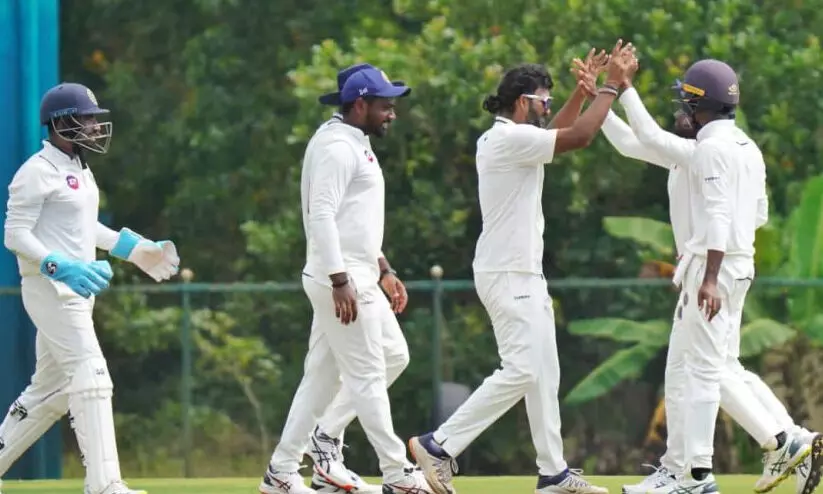 രഞ്ജി ട്രോഫി: കേരളത്തിന് ഒന്നാം ഇന്നിങ്സ് ലീഡ് രഞ്ജി ട്രോഫി: കേരളത്തിന് ഒന്നാം ഇന്നിങ്സ് ലീഡ്