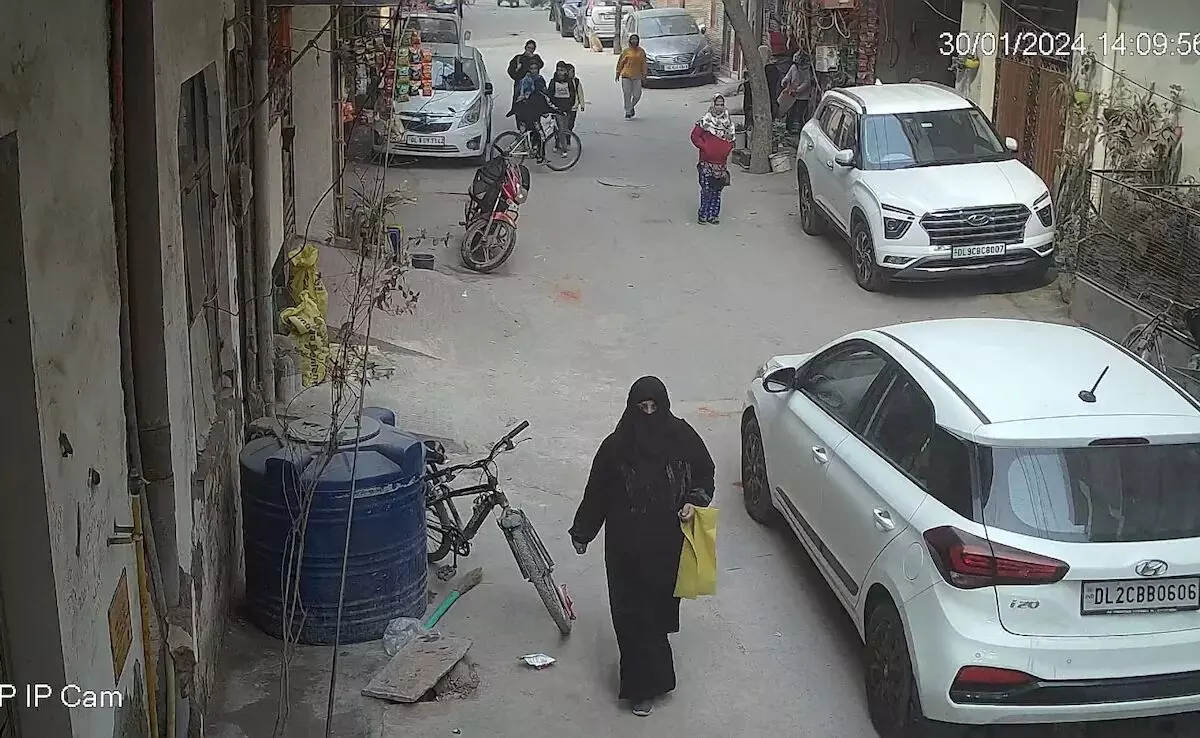 ബുർഖ ധരിച്ച് സ്വന്തം വീട്ടിൽ നിന്ന് തന്നെ മോഷണം; മാതാവിന്റെ പരാതിയിൽ മകൾ അറസ്റ്റിൽ ബുർഖ ധരിച്ച് സ്വന്തം വീട്ടിൽ നിന്ന് തന്നെ മോഷണം; മാതാവിന്റെ പരാതിയിൽ മകൾ അറസ്റ്റിൽ