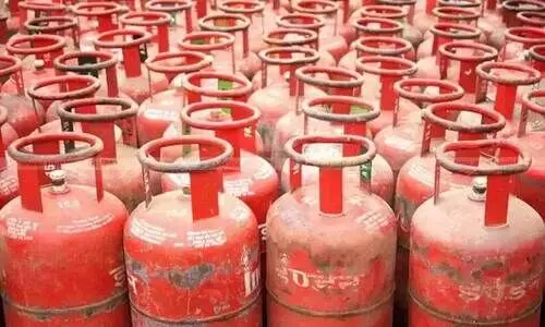 പാ​ച​ക​വാ​ത​ക സി​ലി​ണ്ട​ര്‍ പ​രി​ശോ​ധ​ന​ക്ക്​ 236 രൂ​പ സ​ര്‍വി​സ് ചാ​ര്‍ജ്