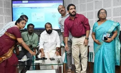 എ​സ്.​ഇ.​ആ​ർ.​ടി ലൈ​ബ്ര​റി​യി​ൽ സ​ജ്ജീ​ക​രി​ച്ച ഡി​ജി​റ്റ​ൽ ആ​ർ​കൈ​വ്‌​സി​ന്റെ​യും ഇ-​ഓ​ഫി​സി​ന്റെ​യും ഉ​ദ്ഘാ​ട​നം മ​ന്ത്രി വി. ​ശി​വ​ൻ​കു​ട്ടി നി​ർ​വ​ഹി​ക്കു​ന്നു