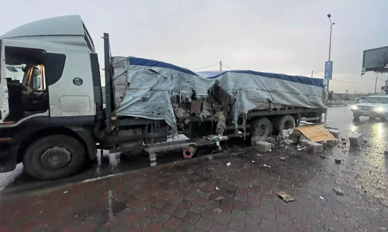 ഗസ്സയുടെ പട്ടിണിയകറ്റുന്നവരെ ഉന്നമിട്ട് ഇസ്രായേൽ; ഭക്ഷണ ട്രക്കുകൾക്ക് നേ​രെ യുദ്ധക്കപ്പലിൽനിന്ന് ആക്രമണം