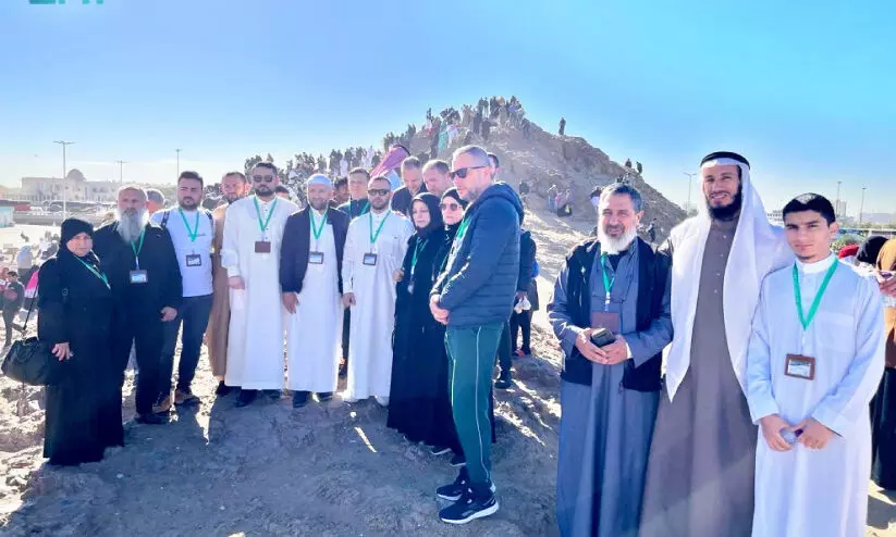 രാജാവിന്റെ അതിഥി തീർഥാടകർ മദീനയിലെ ചരിത്രസ്ഥലങ്ങൾ സന്ദർശിച്ചു രാജാവിന്റെ അതിഥി തീർഥാടകർ മദീനയിലെ ചരിത്രസ്ഥലങ്ങൾ സന്ദർശിച്ചു