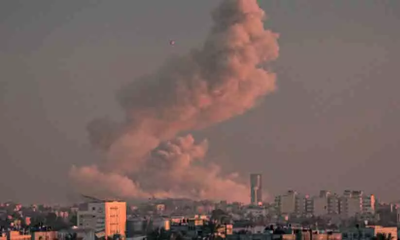 ഗസ്സയിൽ വീടിനും പള്ളിക്കും മേൽ ബോംബാക്രമണം; 30 മരണം ഗസ്സയിൽ വീടിനും പള്ളിക്കും മേൽ ബോംബാക്രമണം; 30 മരണം