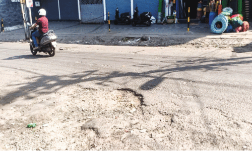 മാ​ർ​ക്ക​റ്റ് റോ​ഡു​ക​ളി​ൽ  ദു​രി​ത​യാ​ത്ര