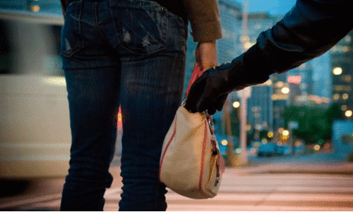 ന​ടു​റോ​ഡി​ൽ വ്യാ​പാ​രി​യി​ൽ​നി​ന്ന്  15 ല​ക്ഷം ക​വ​ർ​ന്നു