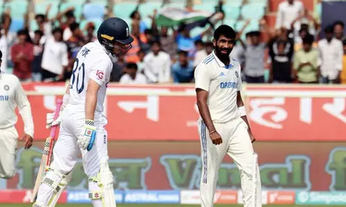 ബുംറയുടെ യോർക്കർ ആരെയെങ്കിലും ഓർമിപ്പിക്കുന്നുണ്ടോ? ആരാധകന് മുൻ പാക് പേസറുടെ കിടിലൻ മറുപടി