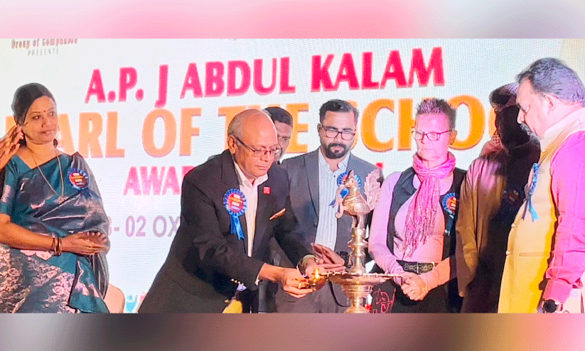 ത​നി​മ കു​വൈ​ത്ത്‌ പേ​ൾ ഓ​ഫ്‌ ദ  സ്കൂ​ൾ അ​വാ​ർ​ഡ് വി​ത​ര​ണം