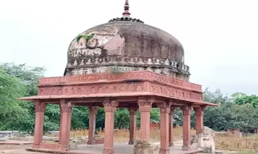 ബാഗ്പ്പതിലെ ബദറുദ്ദീന് ഷാ ദര്ഗ ഹിന്ദു വിഭാഗത്തിന് വിട്ടുനല്കാന് ജില്ലാ സെഷന്സ് കോടതി ഉത്തരവ് ബാഗ്പ്പതിലെ ബദറുദ്ദീന് ഷാ ദര്ഗ ഹിന്ദു വിഭാഗത്തിന് വിട്ടുനല്കാന് ജില്ലാ സെഷന്സ് കോടതി ഉത്തരവ്