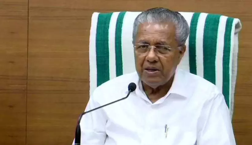 ഓൺലൈൻ തട്ടിപ്പുകളിൽ ആളുകൾ അങ്ങോട്ടു പോയി വീഴുന്ന സ്ഥിതിയുണ്ടെന്ന് മുഖ്യമന്ത്രി