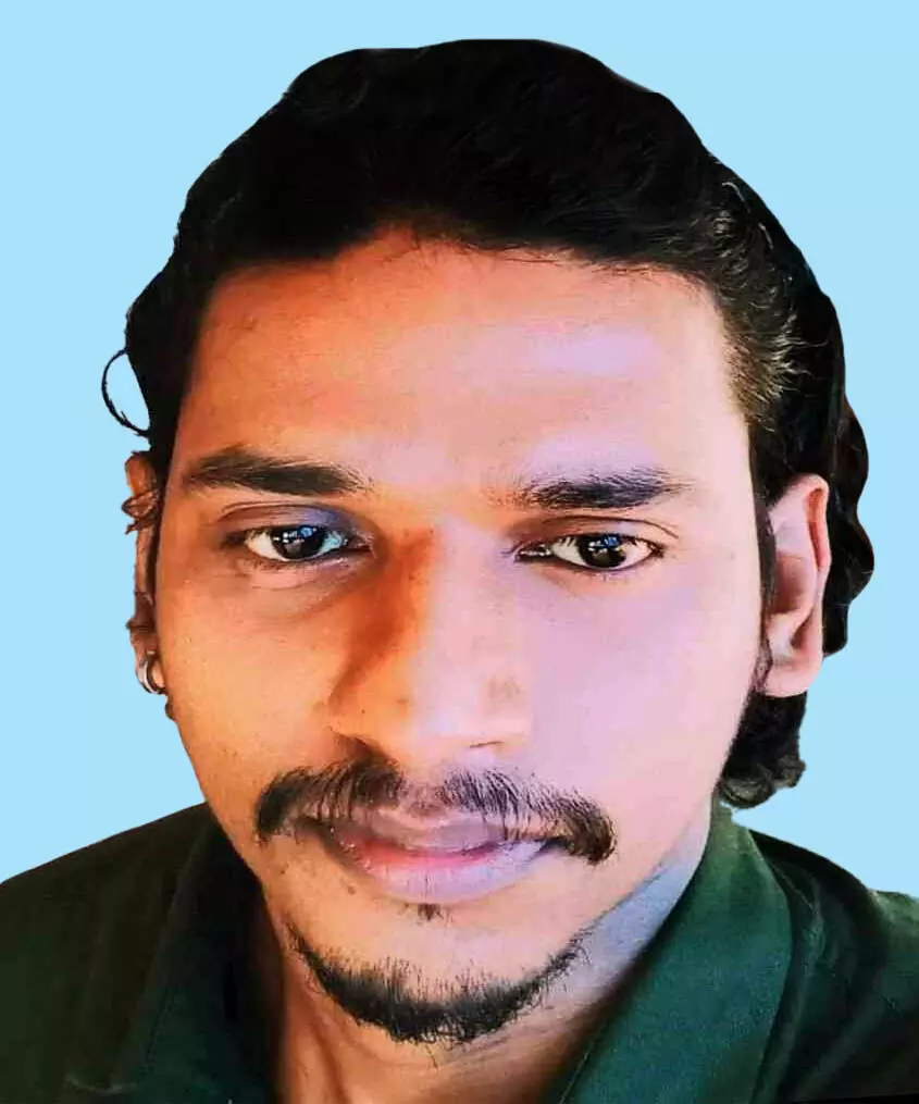 ഓ​ട്ടോ​യും ബൈ​ക്കും കൂ​ട്ടി​യി​ടി​ച്ച് യു​വാ​വ് മ​രി​ച്ചു