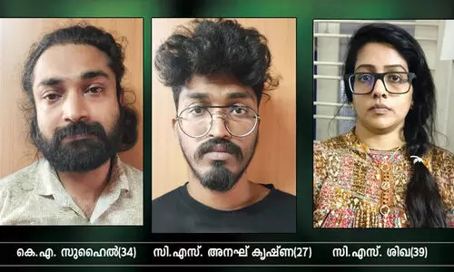 അനധികൃത മദ്യവും കഞ്ചാവുമായി തൃശൂര്‍ സ്വദേശികള്‍ പിടിയില്‍