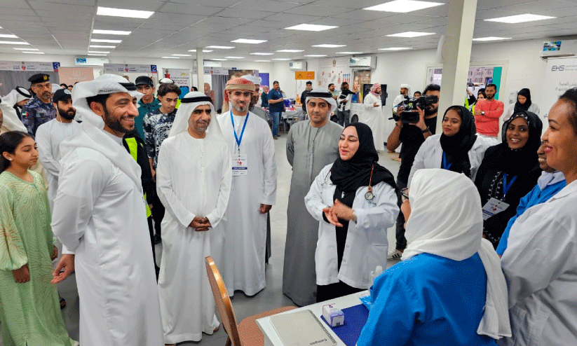 ഉ​ദ്​​ഘാ​ട​ന​ശേ​ഷം ശൈ​ഖ്​ അ​ബ്ദു​ല്ല ബി​ൻ ഹ​മ​ദ് ബി​ൻ സെ​യ്ഫ് അ​ൽ​ശ​ർ​ഖി ക്യാ​മ്പ്‌ സ​ന്ദ​ര്‍ശി​ക്കു​ന്നു