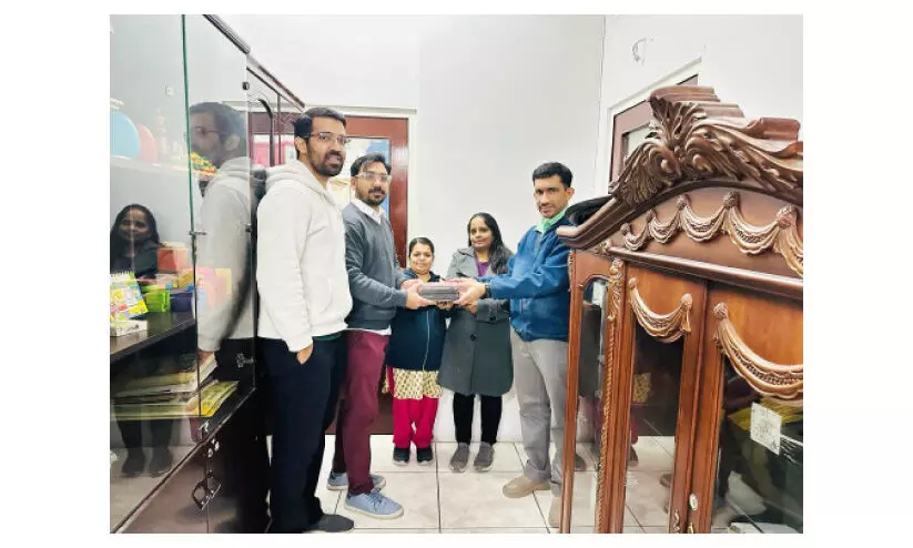 യൂ​ത്ത് ഇ​ന്ത്യ ലൈ​ബ്ര​റി​യി​ലേ​ക്ക് പു​സ്ത​ക​ശേ​ഖ​രം കൈ​മാ​റി