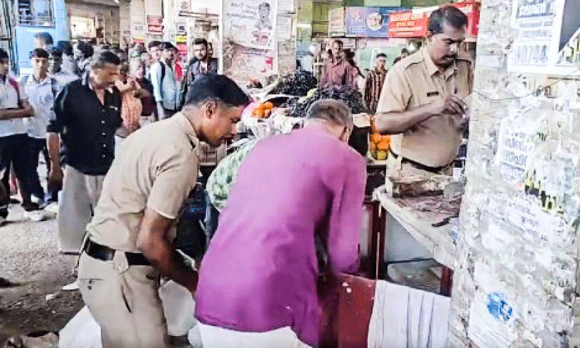 കോട്ടയം ജില്ലയിൽ പൊലീസിന്റെ സ്പെഷൽ ഡ്രൈവും മിന്നൽ പരിശോധനയും കോട്ടയം ജില്ലയിൽ പൊലീസിന്റെ സ്പെഷൽ ഡ്രൈവും മിന്നൽ പരിശോധനയും