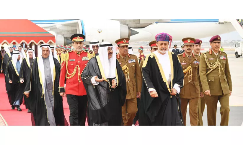 കുവൈത്ത് അമീർ ഒമാനിൽ; ഊഷ്മള സ്വീകരണം കുവൈത്ത് അമീർ ഒമാനിൽ; ഊഷ്മള സ്വീകരണം