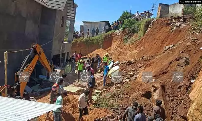 ഊട്ടിയിൽ നിർമാണ ജോലിക്കിടെ മണ്ണിടിഞ്ഞ് ആറ് സ്ത്രീകൾക്ക് ദാരുണാന്ത്യം ഊട്ടിയിൽ നിർമാണ ജോലിക്കിടെ മണ്ണിടിഞ്ഞ് ആറ് സ്ത്രീകൾക്ക് ദാരുണാന്ത്യം