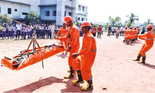 മ​ണ്ണാ​ര്‍ക്കാ​ട്ട് ദു​ര​ന്ത​നി​വാ​ര​ണ  അ​ധി​കൃ​ത​രു​ടെ മോ​ക് ഡ്രി​ൽ