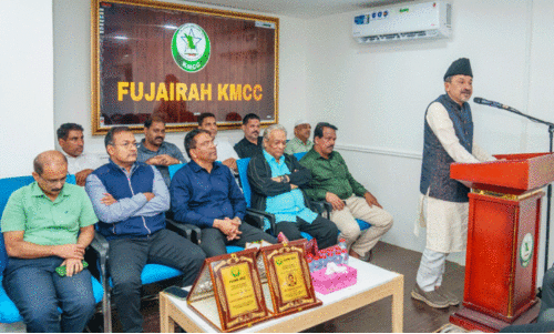 ഫു​ജൈ​റ കെ.​എം.​സി.​സി​യു​ടെ ന​വീ​ക​രി​ച്ച ഓ​ഫി​സ് മു​സ്‍ലിം​ലീ​ഗ് സം​സ്ഥാ​ന പ്ര​സി​ഡ​ന്‍റ്​ പാ​ണ​ക്കാ​ട് സാ​ദി​ഖ​ലി ശി​ഹാ​ബ് ത​ങ്ങ​ള്‍ ഉ​ദ്ഘാ​ട​നം ചെ​യ്യു​ന്നു