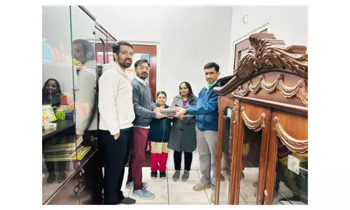 യൂ​ത്ത് ഇ​ന്ത്യ ലൈ​ബ്ര​റി​യി​ലേ​ക്ക് പു​സ്ത​ക​ശേ​ഖ​രം കൈ​മാ​റി