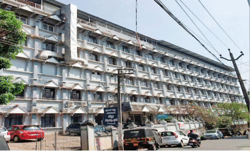 ഡോ​ക്ട​ർ​മ​രു​ടെ അ​ഭാ​വം വെ​ല്ലു​വി​ളി