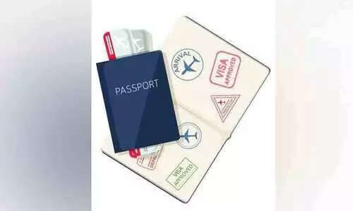 യാത്ര കൺവെയർ ബെൽറ്റിൽ കുടുങ്ങി: കുരുക്കഴിച്ച് എംബസിയും സാമൂഹിക പ്രവർത്തകനും യാത്ര കൺവെയർ ബെൽറ്റിൽ കുടുങ്ങി: കുരുക്കഴിച്ച് എംബസിയും സാമൂഹിക പ്രവർത്തകനും