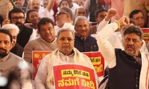 100 രൂപ നൽകുമ്പോൾ കേന്ദ്രം തിരികെ തരുന്നത് 13 രൂപ; ഡൽഹി സമരവുമായി കർണാടക