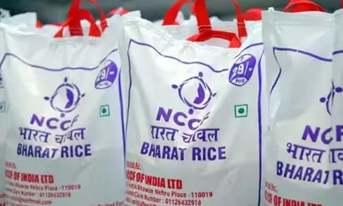 ഭാ​ര​ത് അ​രി വി​ത​ര​ണ​ത്തി​ന് ബി.​ജെ.​പി നേ​താ​ക്ക​ൾ; വി​ശ​പ്പ് മാ​റ്റാ​ന​ല്ല, വോ​ട്ട് നേ​ടാ​നെ​ന്ന് വി.​എ​സ്. സു​നി​ൽ​കു​മാ​ർ