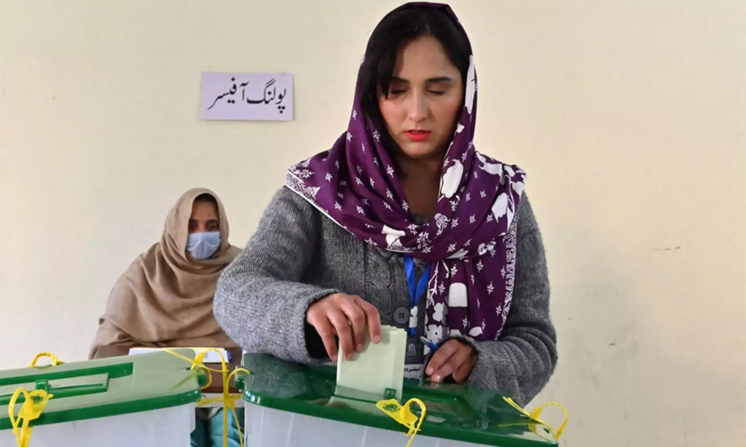 പൊ​തു തെ​ര​ഞ്ഞെ​ടു​പ്പ് നടക്കുന്ന പാ​കി​സ്താ​നി​ൽ മൊബൈൽ സേവനങ്ങൾക്ക് നിരോധനം