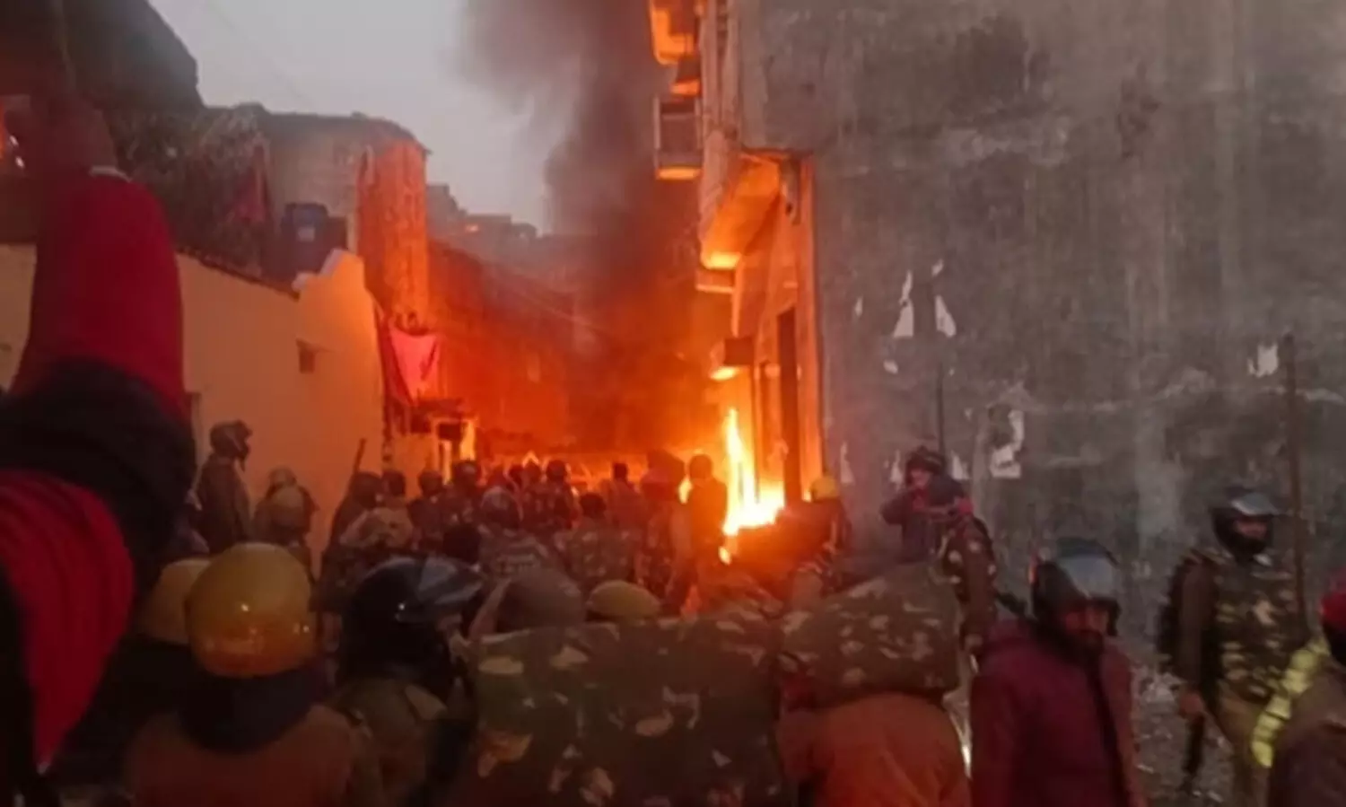 മദ്റസ ബുൾഡോസറുമായെത്തി പൊളിച്ചു നീക്കി; ഉത്തരാഖണ്ഡിൽ വൻ സംഘർഷം