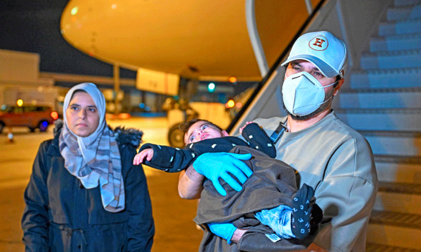 ഗസ്സയിൽനിന്ന് അബൂദബിയിൽ എത്തിയ ഫലസ്തീനി കുട്ടിയും മാതാവും ഗസ്സയിൽനിന്ന് അബൂദബിയിൽ എത്തിയ ഫലസ്തീനി കുട്ടിയും മാതാവും