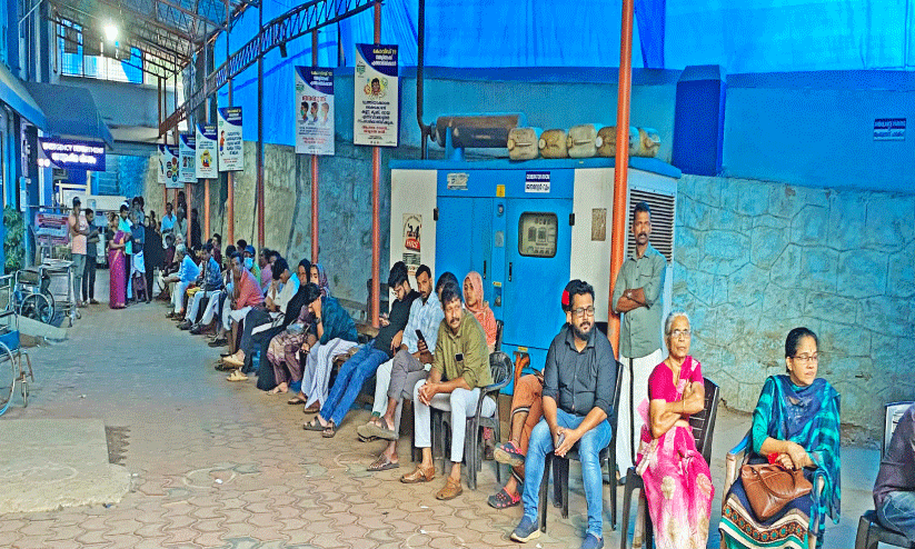 കു​റ്റ്യാ​ടി താ​ലൂ​ക്ക്​ ആ​ശു​പ​ത്രി​യി​ൽ ചി​കി​ത്സ​തേ​ട​ൽ സാ​ഹ​സ​ം