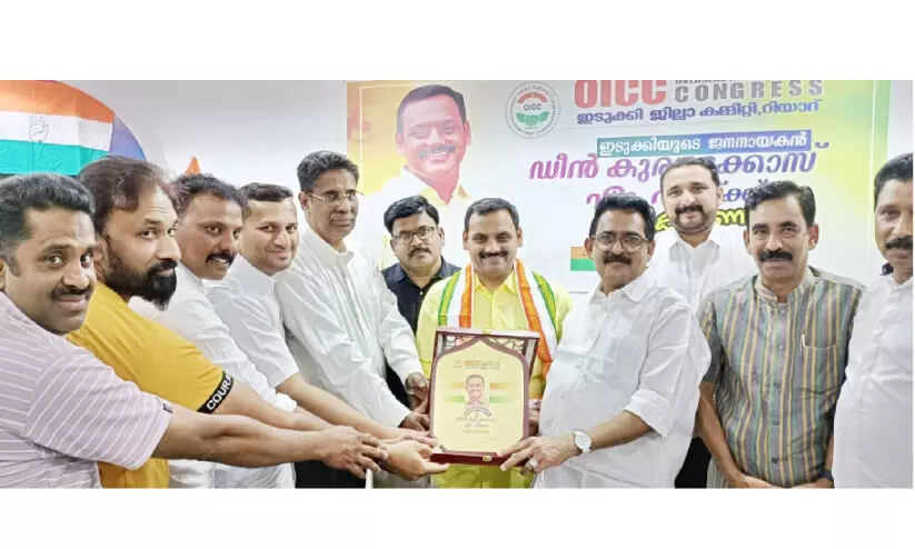 റി​യാ​ദ്​ ഒ.​ഐ.​സി.​സി ഡീ​ൻ കു​ര്യാ​ക്കോ​സ് എം.​പി​ക്ക് സ്വീ​ക​ര​ണം ന​ൽ​കി