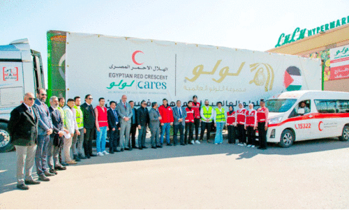 ഗ​സ്സ​യി​ലെ ഫ​ല​സ്തീ​ൻ ജ​ന​ത​ക്കാ​യി ലു​ലു ഗ്രൂ​പ് ന​ൽ​കി​യ ര​ണ്ടാം ഘ​ട്ട സ​ഹാ​യം കൈ​മാ​റു​ന്നു