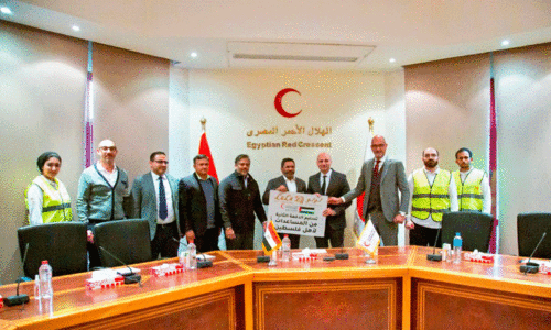 ഗ​സ്സ​യി​ലേ​ക്കു​ള്ള ദു​രി​താ​ശ്വാ​സ സ​ഹാ​യം ലു​ലു ഗ്രൂ​പ് കൈ​റോ​യി​ലെ ഈ​ജി​പ്ത് റെ​ഡ് ക്ര​സ​ന്റ് അ​ധി​കൃ​ത​ർ​ക്ക് കൈ​മാ​റു​ന്നു