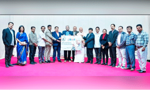 ഡോ. ​എ.​പി.​ജെ. അ​ബ്ദു​ൽ ക​ലാ​മി​ന്റെ ബ​ഹ്‌​റൈ​ൻ സ​ന്ദ​ർ​ശ​ന വാ​ർ​ഷി​ക​ത്തോ​ട​നു​ബ​ന്ധി​ച്ച ആ​ഘോ​ഷ പ​രി​പാ​ടി​യു​ടെ ലോ​ഗോ പ്ര​കാ​ശ​നം ചെ​യ്യു​ന്നു