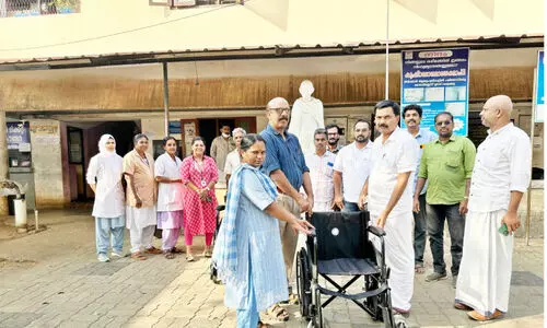 പ​ട്ടാ​മ്പി കൂ​ട്ടാ​യ്മ മെ​ഡി​ക്ക​ൽ ഉ​പ​ക​ര​ണ​ങ്ങ​ൾ വി​ത​ര​ണം ചെ​യ്തു